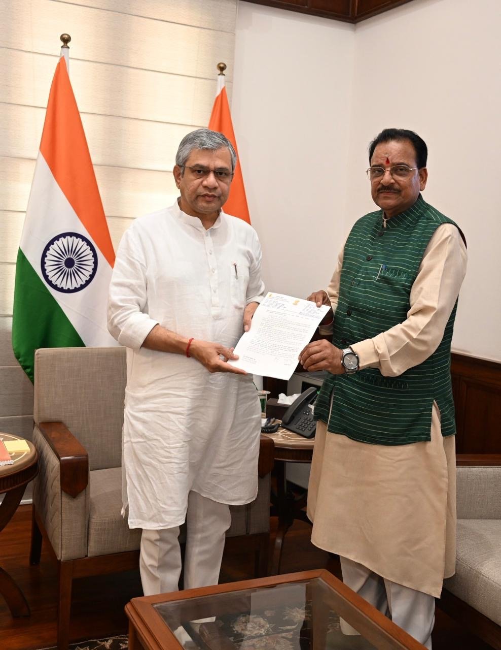 काठगोदाम-दिल्ली के बीच वंदे भारत चलाने की मांग तेज, सांसद अजय भट्ट ने रेल मंत्री से की मुलाकात