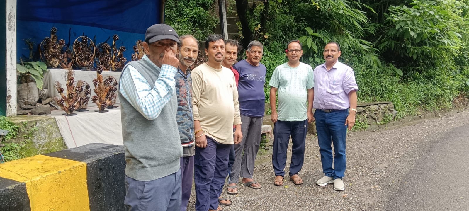 नैनीताल में डॉ. भुवन चंद्र आर्य का जनसंपर्क अभियान तेज, स्कूल स्टाफ और ग्रामीणों से की मुलाकात