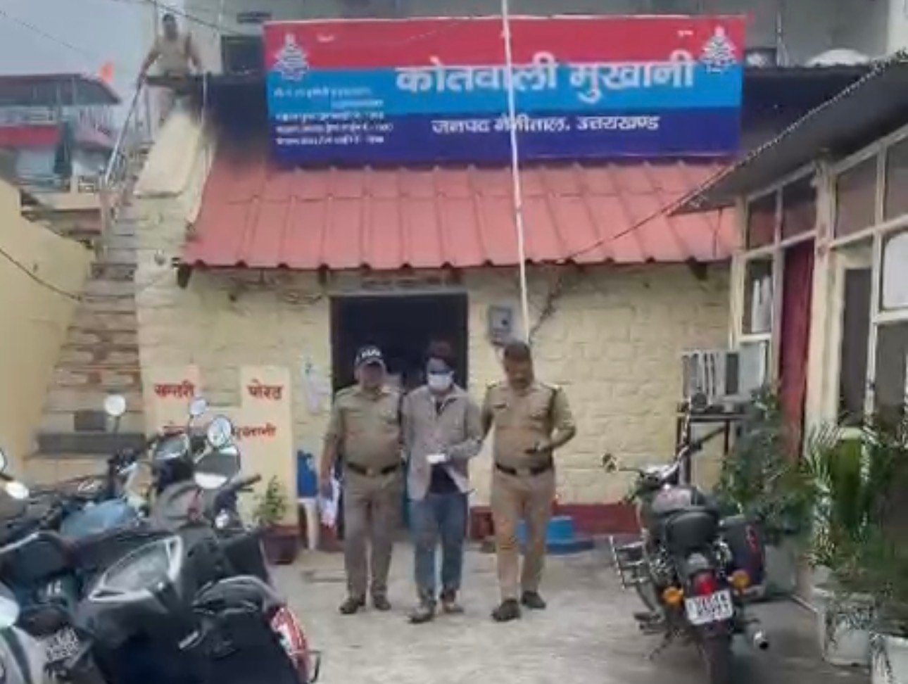 मुखानी पुलिस ने घर में चोरी का किया खुलासा, ₹4.50 लाख के आभूषण बरामद