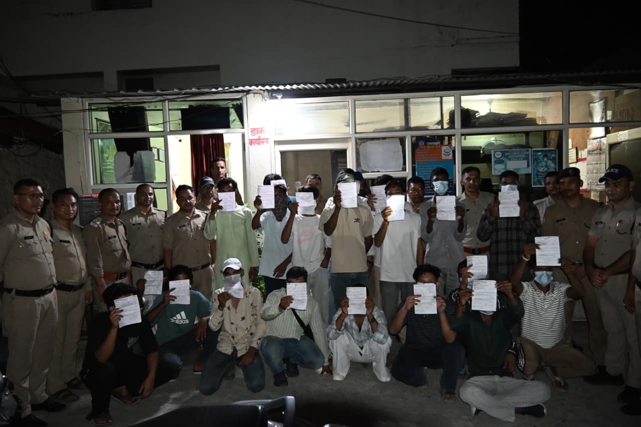 पीली कोठी चौराहे पर विवाद के बाद मची भगदड़, पुलिस ने 20 को दबोचा