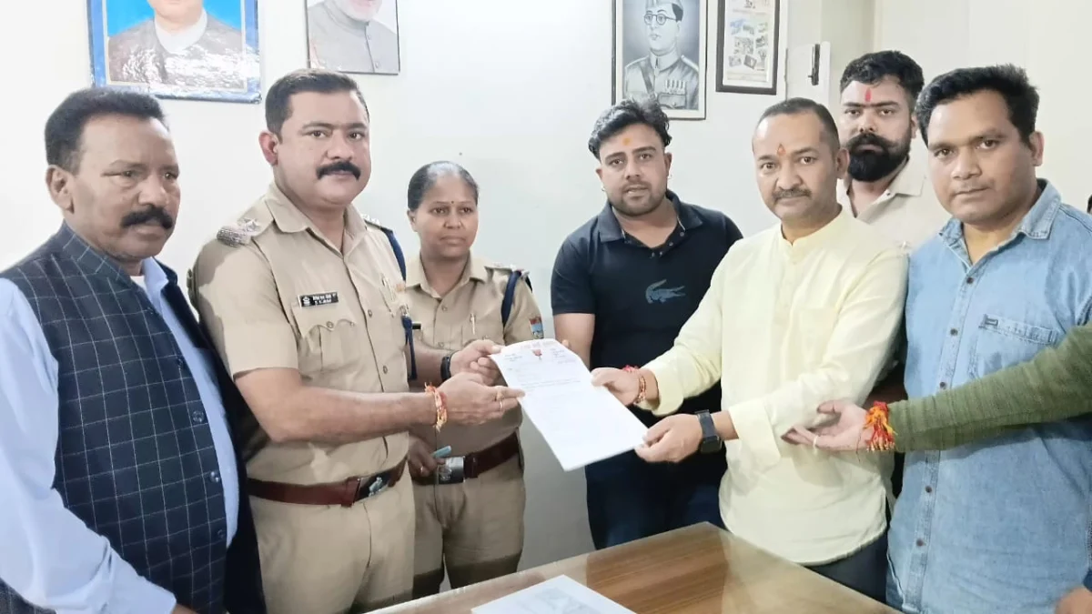 राहुल गांधी के कथित बयान पर भाजपा का हल्लाबोल, पंत पार्क में फूंका कांग्रेस का पुतला