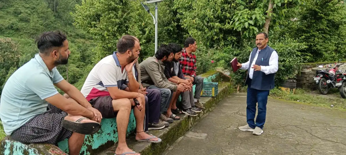 आज भीमताल ब्लॉक के गांवों में गूंजा जनसंपर्क, डॉ. भुवन आर्य ने ग्रामीणों से साधा सीधा संवाद