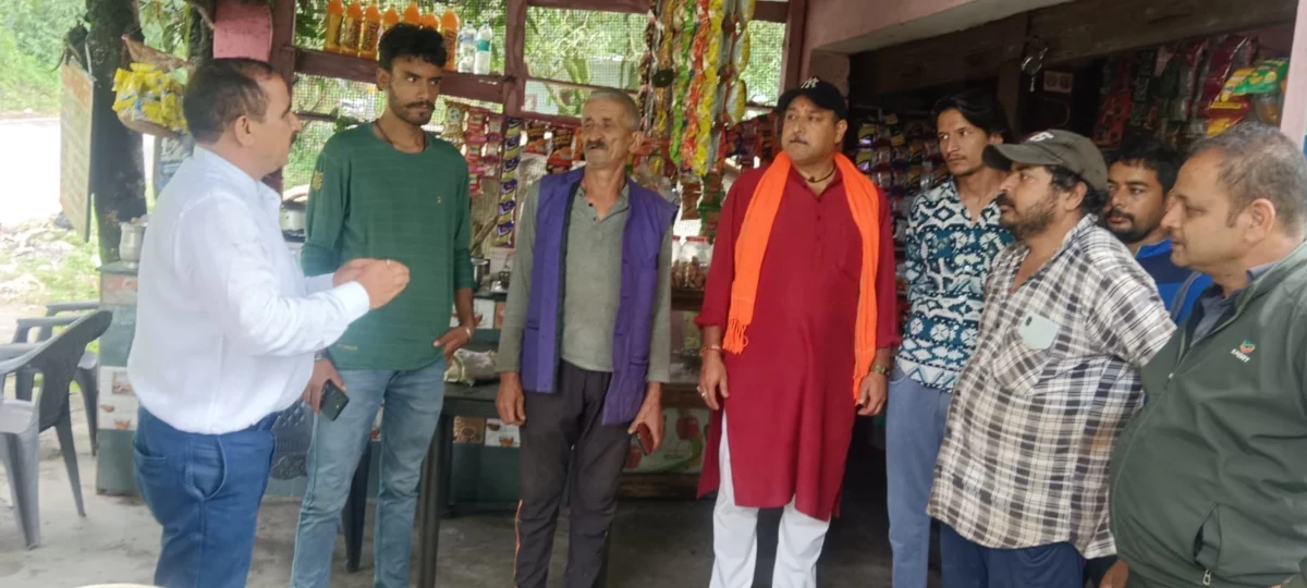 आज भीमताल ब्लॉक के गांवों में गूंजा जनसंपर्क, डॉ. भुवन आर्य ने ग्रामीणों से साधा सीधा संवाद