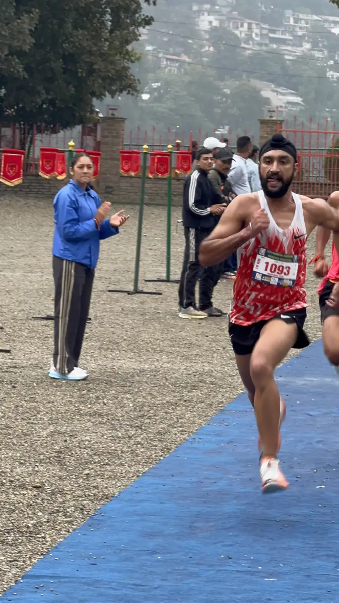नैनीताल माउंटेन मैराथन में प्रभु महतो ने रचा इतिहास, केन्याई धावक को छोड़ा पीछे
