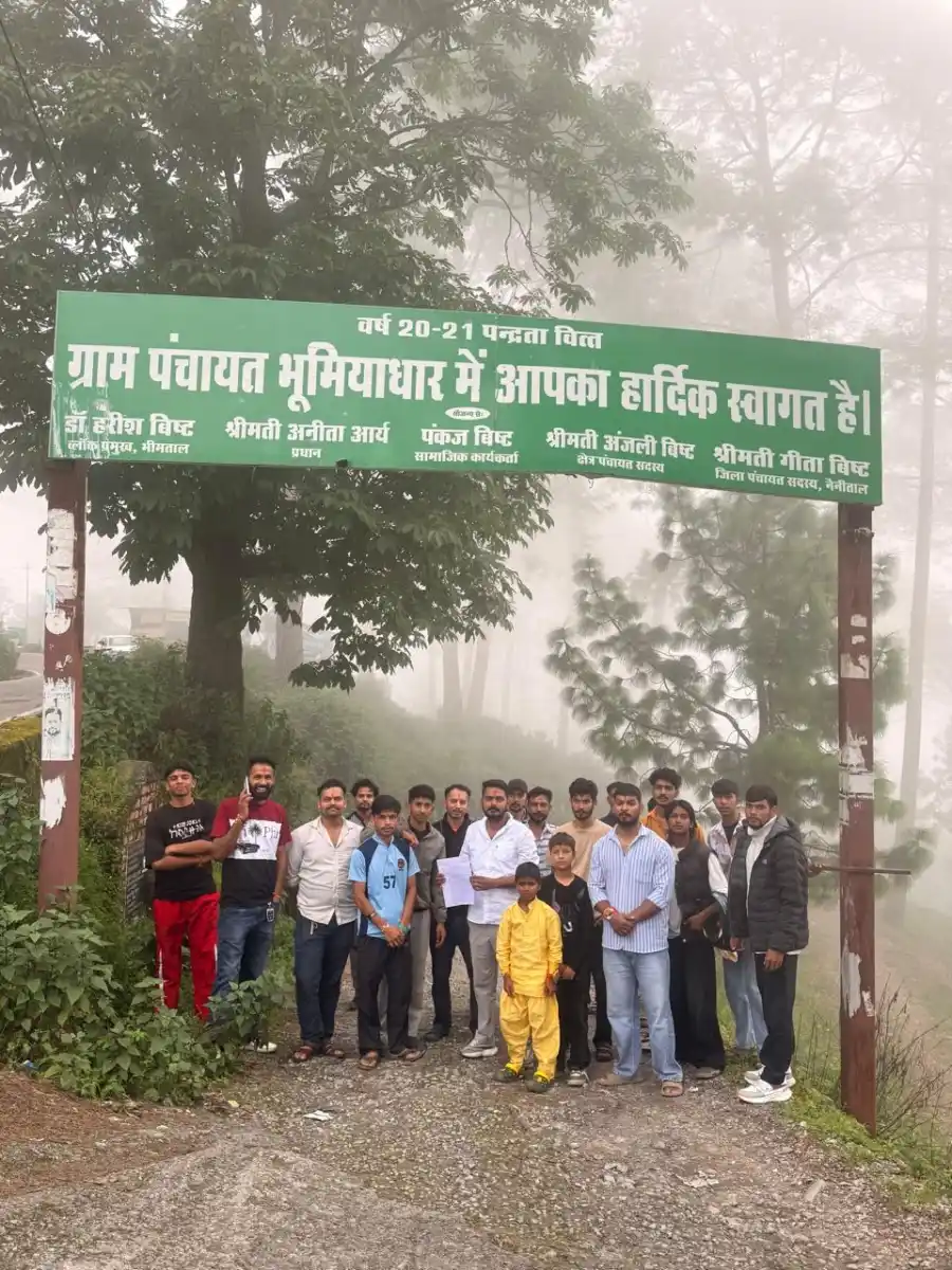 भूमियाधार में सड़क-पानी को लेकर ग्रामीणों का फूटा आक्रोश, चुनाव बहिष्कार का ऐलान