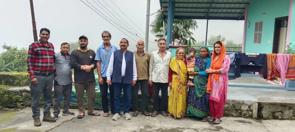 आज भीमताल ब्लॉक के गांवों में गूंजा जनसंपर्क, डॉ. भुवन आर्य ने ग्रामीणों से साधा सीधा संवाद