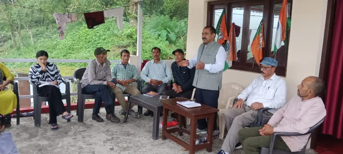 जनता के बीच पहुंचे डॉ. भुवन आर्य, नैनीताल विधानसभा में जनसंपर्क से संगठन तक दिखाया दम