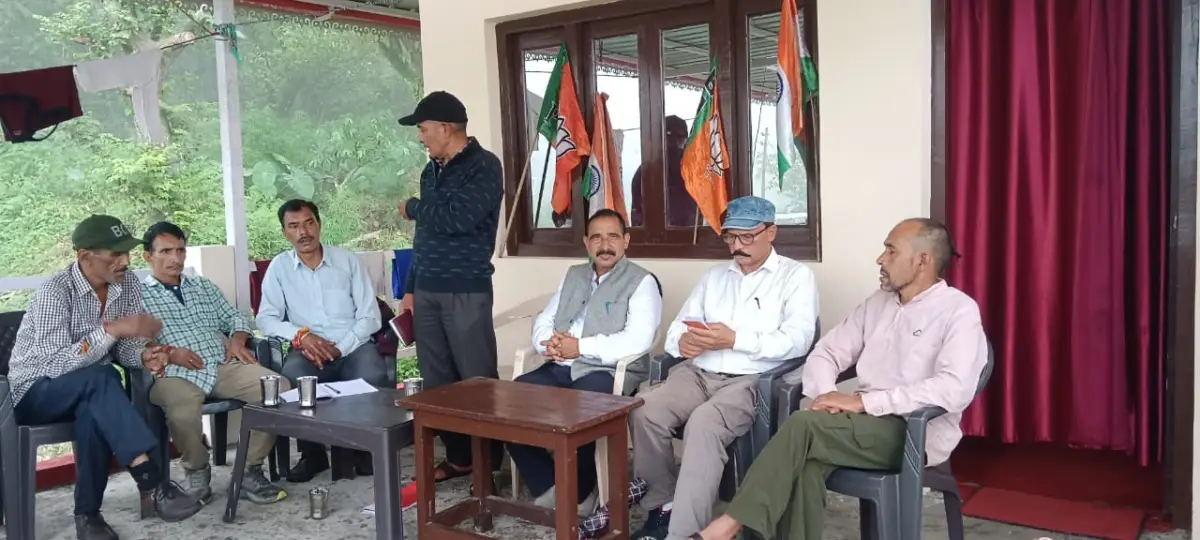 जनता के बीच पहुंचे डॉ. भुवन आर्य, नैनीताल विधानसभा में जनसंपर्क से संगठन तक दिखाया दम
