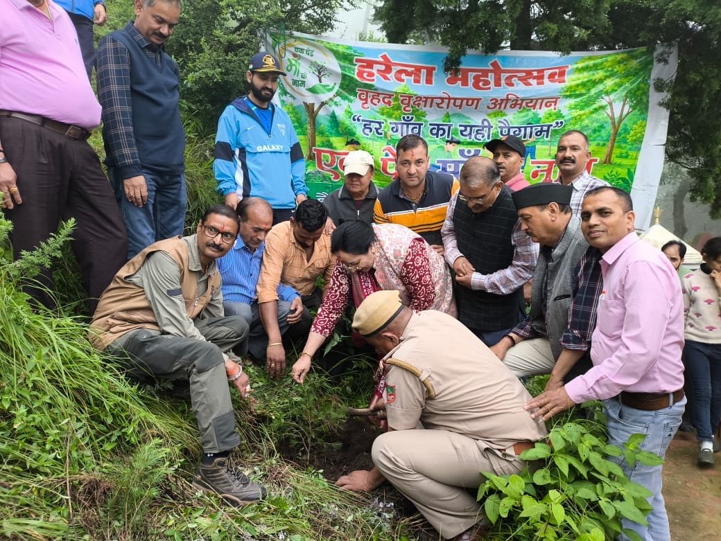 बजून में गूंजा ‘एक पेड़ मां के नाम’ अभियान, 60 पौधों से हरित नैनीताल का लिया संकल्प