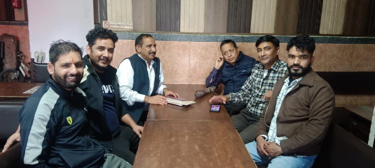 जनसंपर्क अभियान के जरिए संगठन को मजबूत करने में जुटे डॉ. भुवन आर्य, लगातार कर रहे हैं परिश्रम