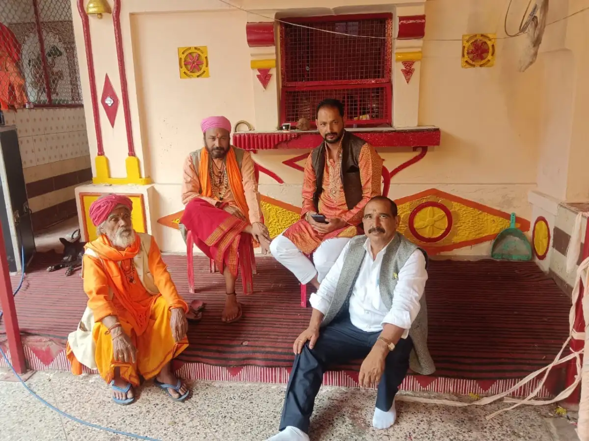 जनता के बीच पहुंचे डॉ. भुवन चंद्र आर्य, नैनीताल विधानसभा में व्यापक जनसंपर्क,मुख्यमंत्री को दिया पुष्पगुच्छ