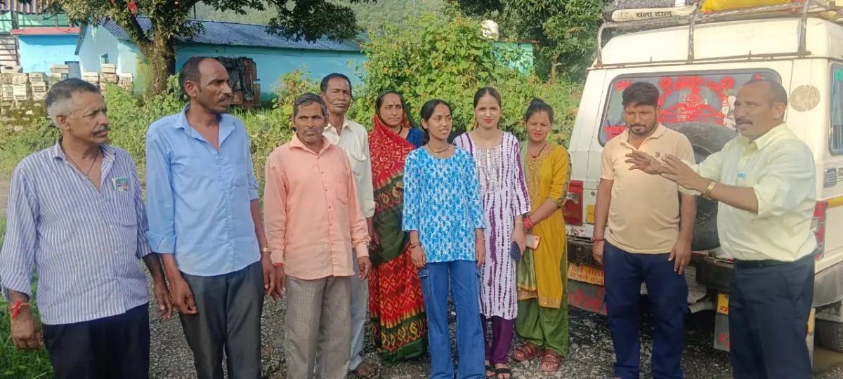 कोटाबाग में गांव-गांव पहुंचे डॉ. भुवन आर्य, किसानों से संवाद कर विकास योजनाओं की दी जानकारी