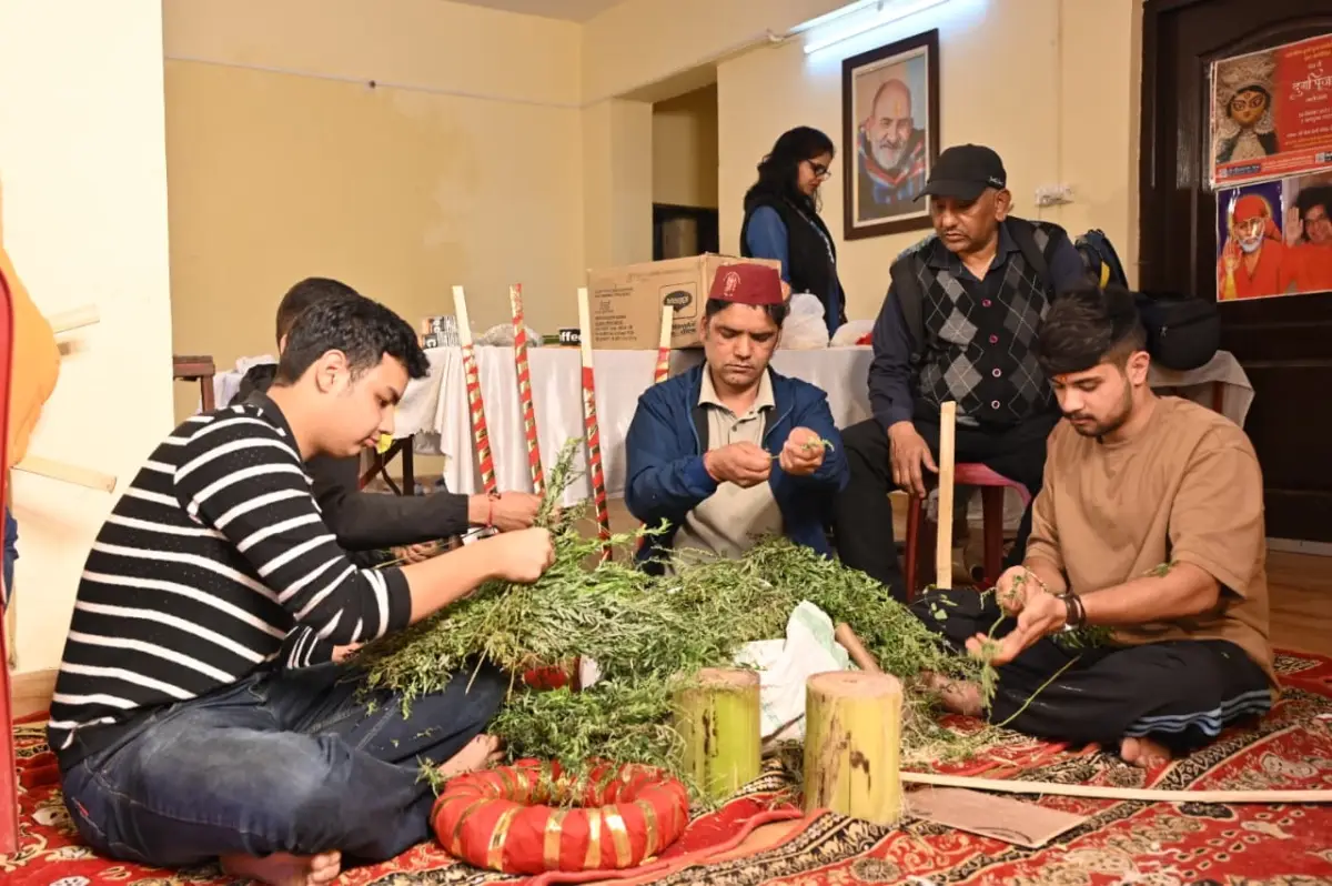नंदा देवी महोत्सव में प्रकृति के रंगों से साकार हो रहीं मां नंदा-सुनंदा की प्रतिमाएं, लोककला के साथ पर्यावरण संरक्षण का संदेश