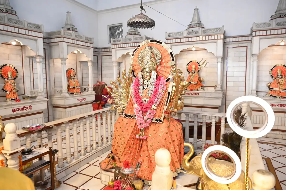माँ महालक्ष्मी के दरबार में मुख्यमंत्री धामी ने की पूजा-अर्चना, प्रदेश की सुख-समृद्धि की कामना
