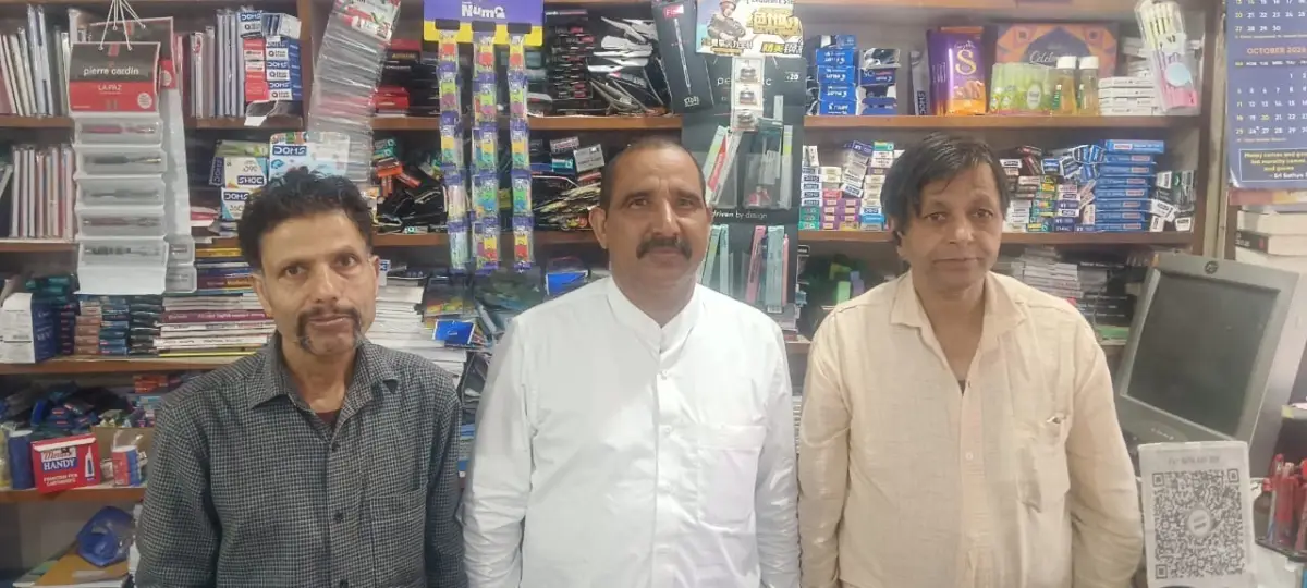 चुनावी तेवर के साथ कुछ दमदार विकल्प:  1. डीएसबी परिसर से नैनीताल बाजार तक डॉ. भुवन आर्य की सक्रियता, कर्मचारियों से संवाद और जनसंपर्क से साधा संपर्क 2. कर्मचारियों से संवाद, बाजार में जनसंपर्क—नैनीताल में डॉ. भुवन आर्य की बढ़ी सक्रियता 3. डीएसबी परिसर में सम्मान, बाजार में जनसंपर्क; डॉ. भुवन आर्य ने साधा संवाद 4. डीएसबी परिसर से बाजार तक डॉ. भुवन आर्य का जनसंपर्क अभियान, विकास योजनाओं पर किया संवाद  मेरी पसंद:  कर्मचारियों से संवाद, बाजार में जनसंपर्क—नैनीताल में डॉ. भुवन आर्य की बढ़ी सक्रियता