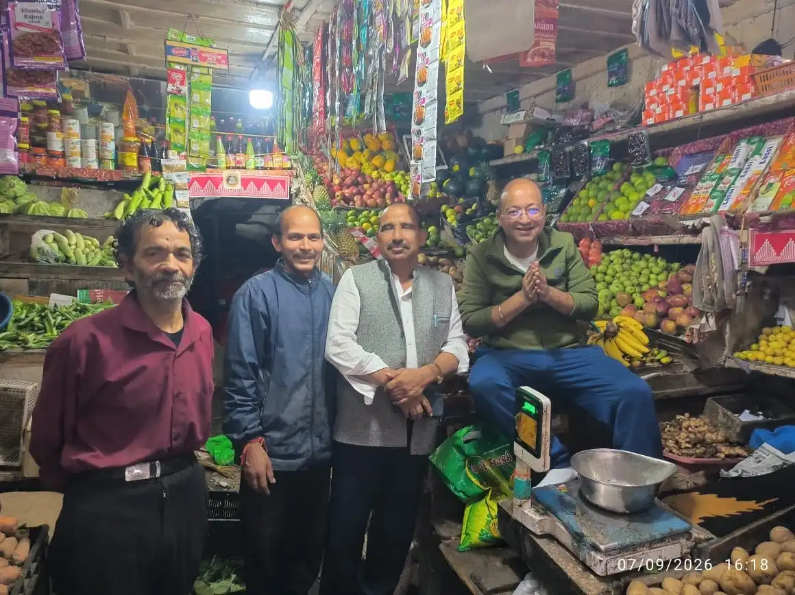 जनसंपर्क में छाए डॉ. भुवन आर्य, बुद्ध पार्क से बल्दियाखान तक गूंजा संवाद—चुनाव को लेकर कार्यकर्ताओं में भरा जोश