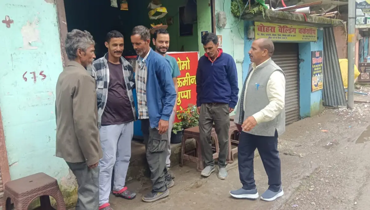 कुमाऊं विश्वविद्यालय के नवनियुक्त कुलपति सतपाल सिंह बिष्ट से मिले डॉ. भुवन चंद्र आर्य, पुष्पगुच्छ भेंट कर दी बधाई