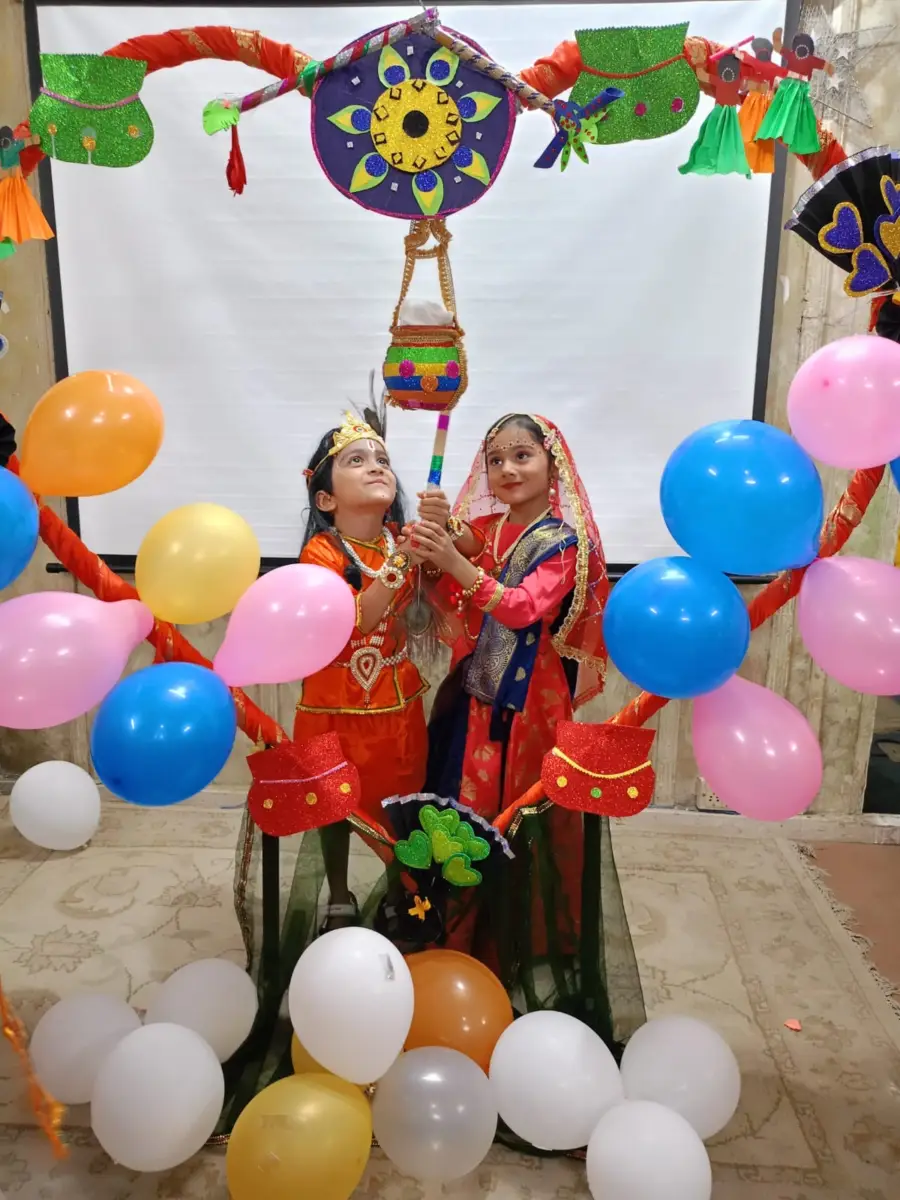 सेंट जॉन्स स्कूल में धूमधाम से मनाई गई श्रीकृष्ण जन्माष्टमी, राधा-कृष्ण के रूप में सजे नन्हे बच्चों ने मोहा मन