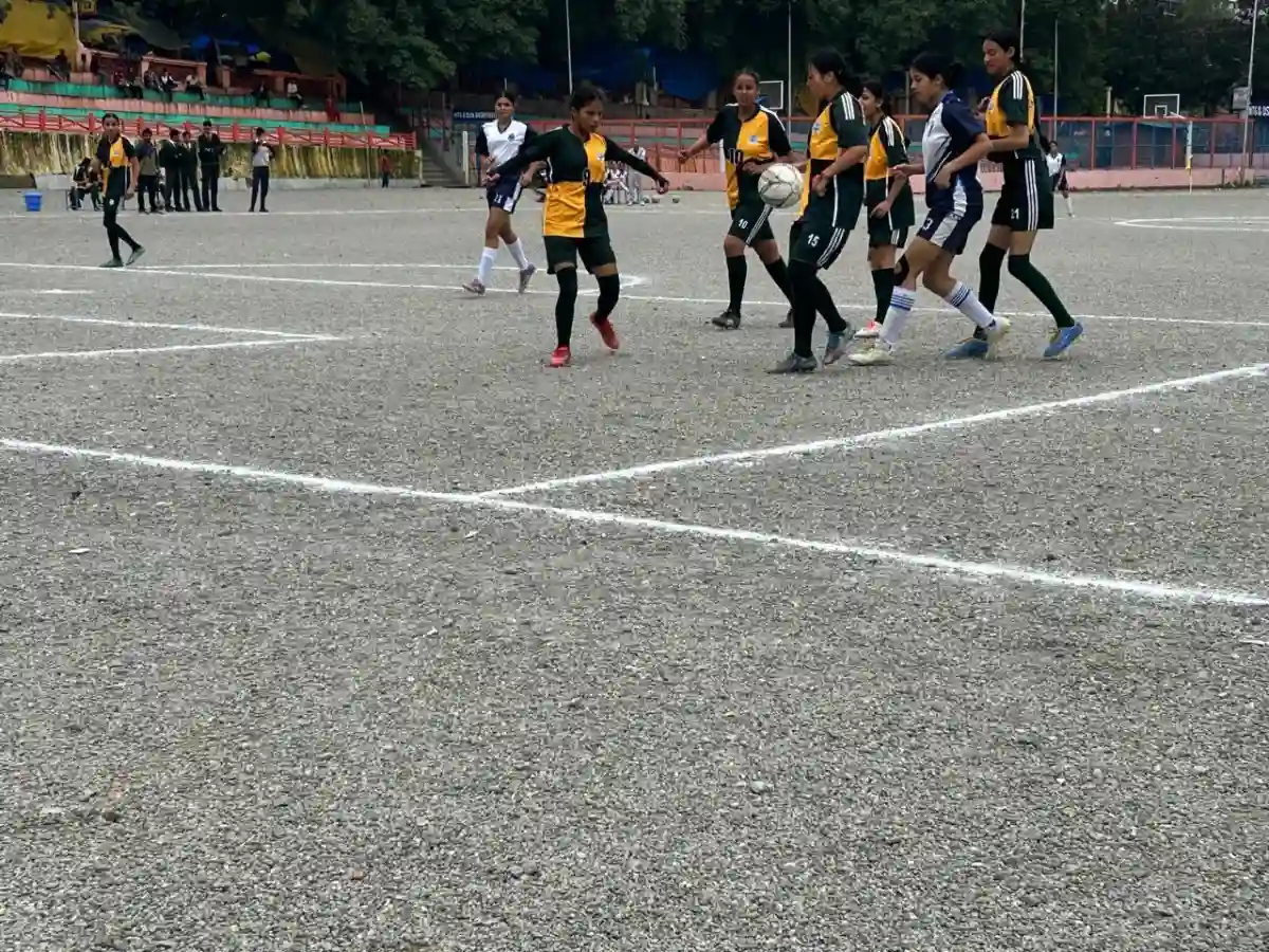 कैलाश सिंह बिष्ट मेमोरियल गर्ल्स फुटबॉल टूर्नामेंट के फाइनल में पहुंचीं BSSV Red और All Saints College Blue