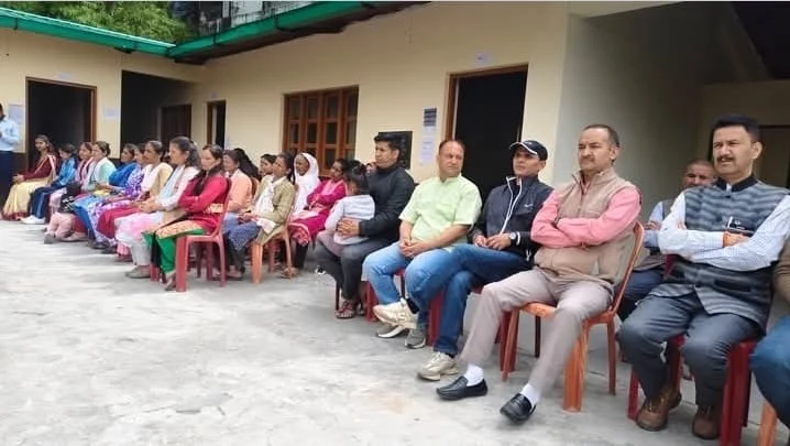नैनीताल स्थित सरस्वती शिशु मंदिर में ‘वंदे मातरम्’ का सामूहिक गायन संपन्न