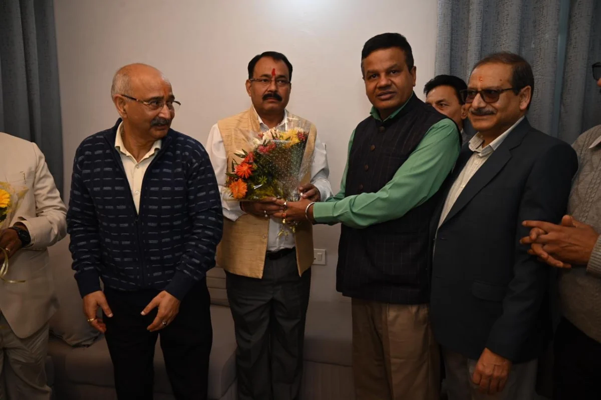 कूटा ने नव नियुक्त कुलपति प्रो.  सतपाल सिंह बिष्ट से की मुलाकात, पुष्पगुच्छ भेंट कर दी शुभकामनाएं