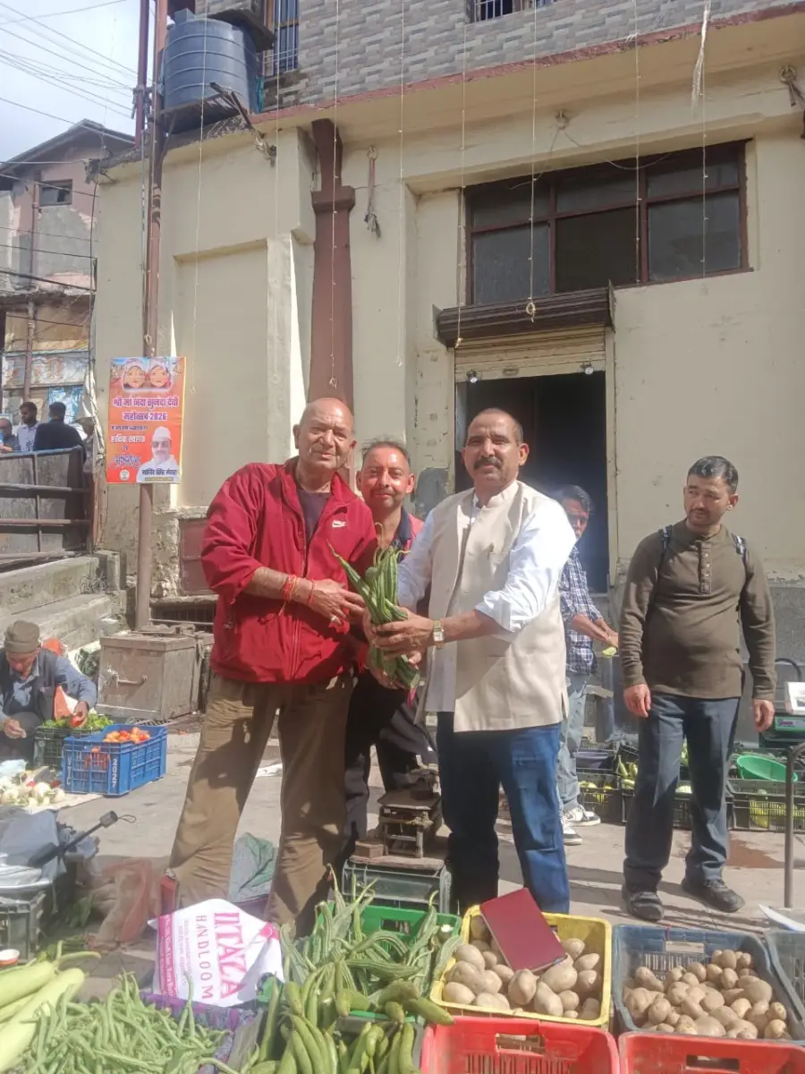 मां नयना देवी के दरबार में पहुंचे डॉ. भुवन आर्य, माँ के डोले में हुए शामिल