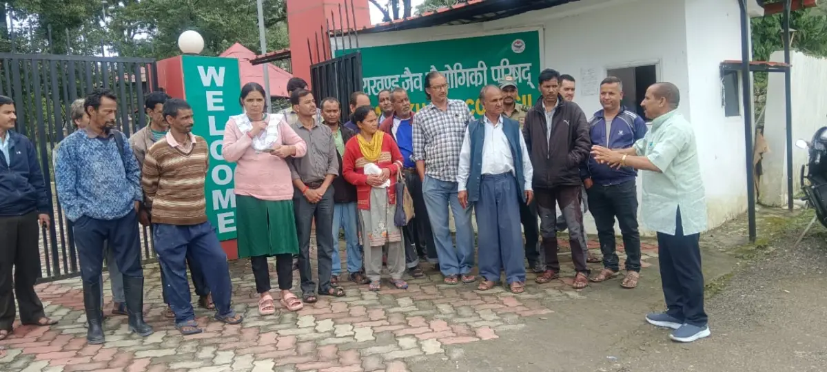 जनसंपर्क में सक्रिय दिखे डॉ. भुवन आर्य, शोकाकुल परिवारों से मिले और विकास योजनाओं पर किया संवाद