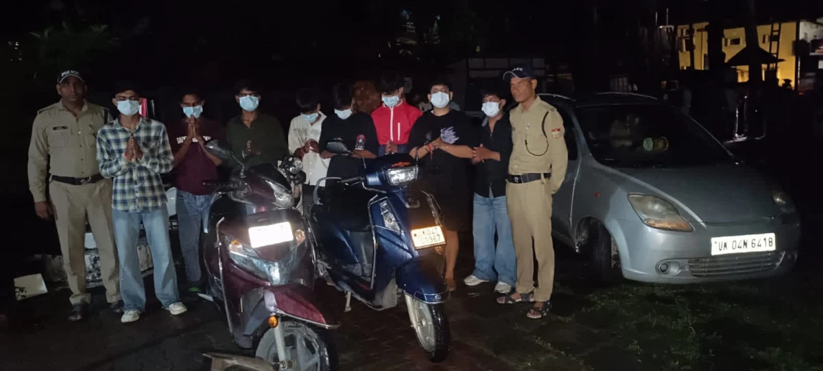 वायरल वीडियो का असर: काठगोदाम में डंडे लहराने वाले 15 युवक चिन्हित, 8 बालिगों पर कार्रवाई