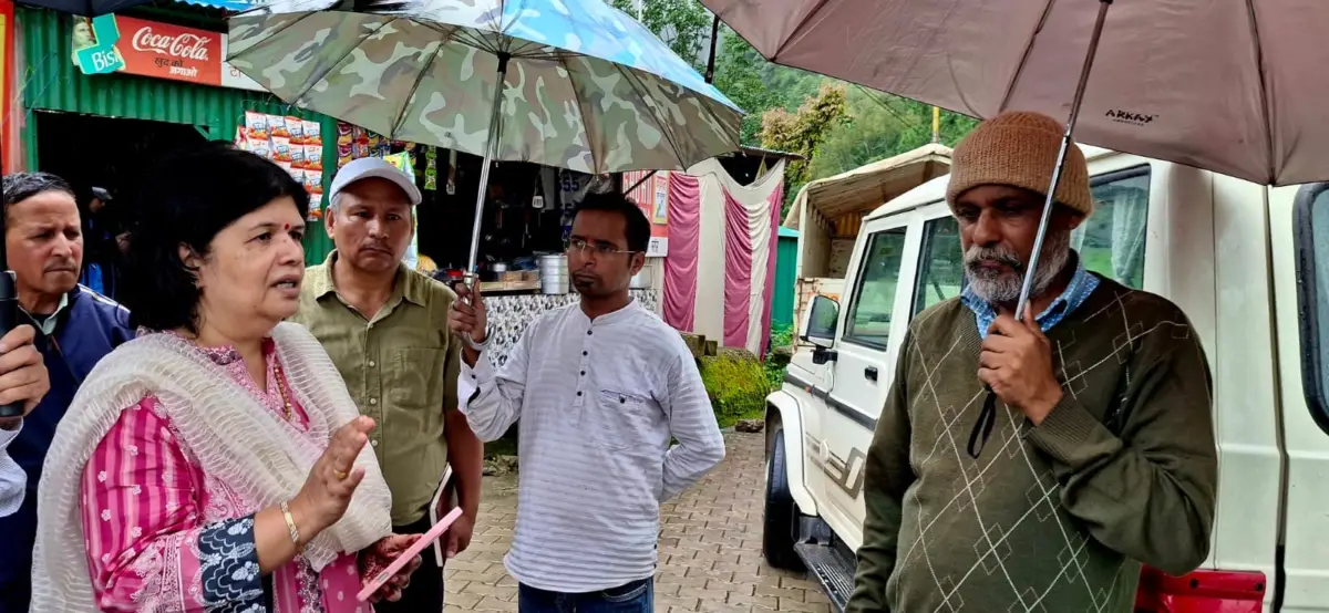 ज्योलिकोट में बढ़ी स्वास्थ्य विभाग की सक्रियता, गांव-गांव पहुंच रही टीमें; 120 से अधिक लोगों की जांच