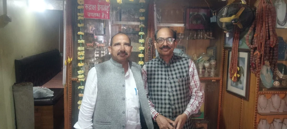 जनसंपर्क में छाए डॉ. भुवन आर्य, बुद्ध पार्क से बल्दियाखान तक गूंजा संवाद—चुनाव को लेकर कार्यकर्ताओं में भरा जोश