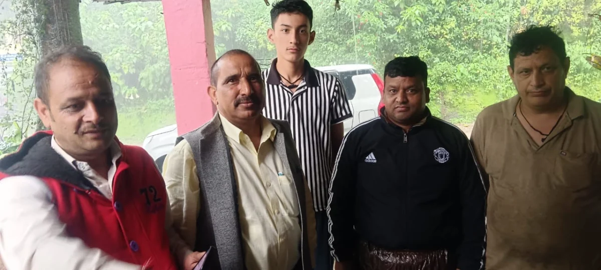 कुमाऊं विश्वविद्यालय के नवनियुक्त कुलपति सतपाल सिंह बिष्ट से मिले डॉ. भुवन चंद्र आर्य, पुष्पगुच्छ भेंट कर दी बधाई
