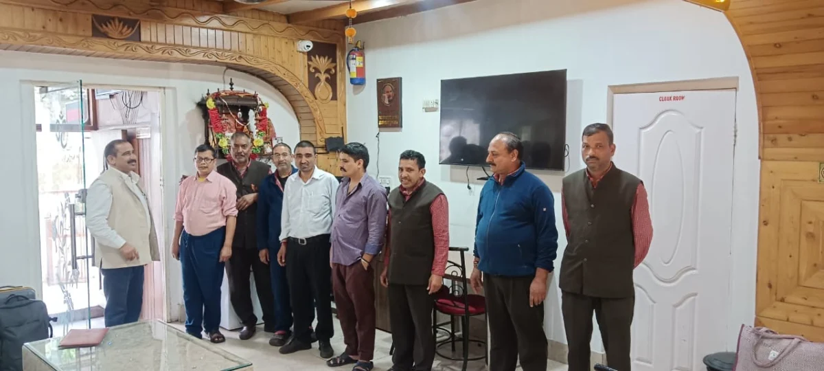 नैनीताल में भुवन आर्य का जनसंपर्क अभियान तेज, कर्मचारी और व्यापारियों से साधा सीधा