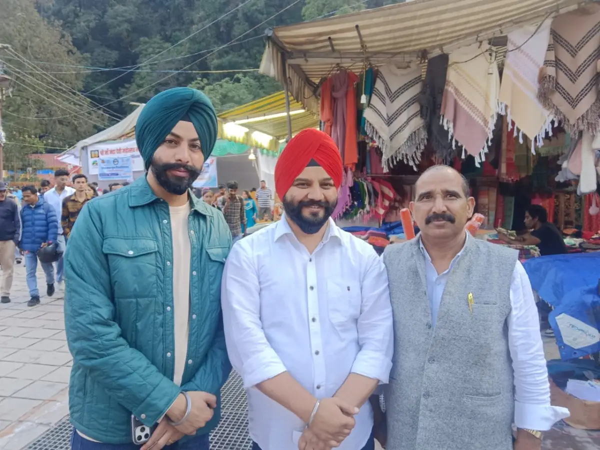 जनता के बीच पहुंचे डॉ. भुवन चंद्र आर्य, नैनीताल विधानसभा में व्यापक जनसंपर्क,मुख्यमंत्री को दिया पुष्पगुच्छ