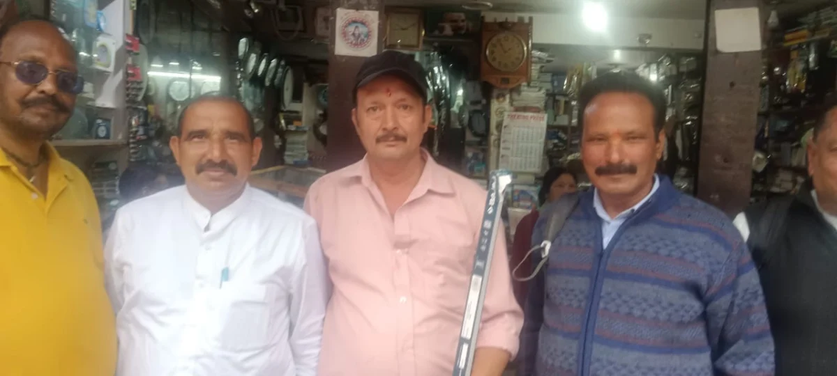चुनावी तेवर के साथ कुछ दमदार विकल्प:  1. डीएसबी परिसर से नैनीताल बाजार तक डॉ. भुवन आर्य की सक्रियता, कर्मचारियों से संवाद और जनसंपर्क से साधा संपर्क 2. कर्मचारियों से संवाद, बाजार में जनसंपर्क—नैनीताल में डॉ. भुवन आर्य की बढ़ी सक्रियता 3. डीएसबी परिसर में सम्मान, बाजार में जनसंपर्क; डॉ. भुवन आर्य ने साधा संवाद 4. डीएसबी परिसर से बाजार तक डॉ. भुवन आर्य का जनसंपर्क अभियान, विकास योजनाओं पर किया संवाद  मेरी पसंद:  कर्मचारियों से संवाद, बाजार में जनसंपर्क—नैनीताल में डॉ. भुवन आर्य की बढ़ी सक्रियता