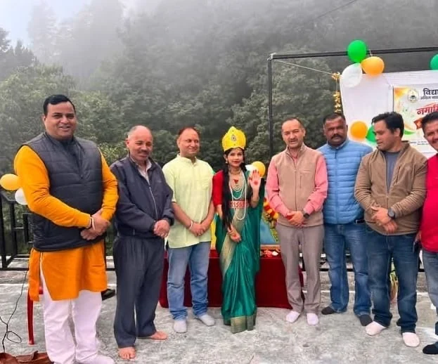 नैनीताल स्थित सरस्वती शिशु मंदिर में ‘वंदे मातरम्’ का सामूहिक गायन संपन्न