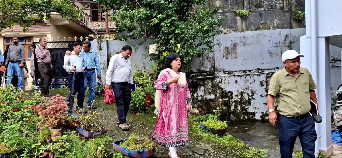 ज्योलिकोट में बढ़ी स्वास्थ्य विभाग की सक्रियता, गांव-गांव पहुंच रही टीमें; 120 से अधिक लोगों की जांच