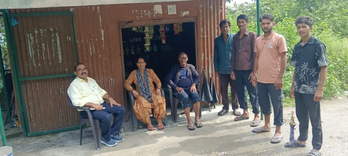 कोटाबाग में गांव-गांव पहुंचे डॉ. भुवन आर्य, किसानों से संवाद कर विकास योजनाओं की दी जानकारी