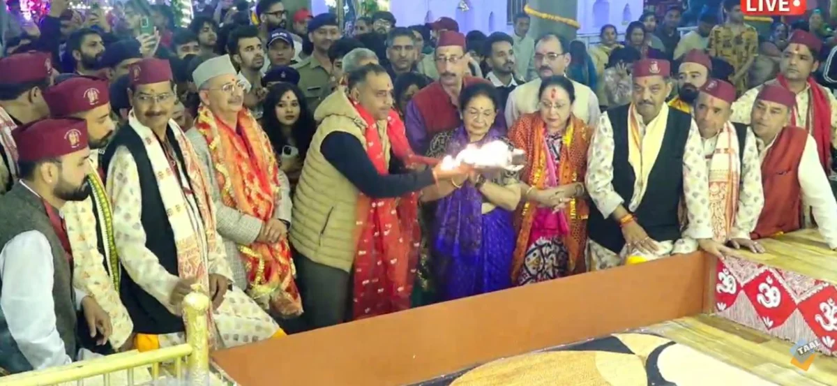 नंदा देवी महोत्सव में पंच आरती में शामिल हुए न्यायमूर्ति आलोक मेहरा, विधायक सरिता आर्य और एसएसपी डॉ. मंजुनाथ टीसी