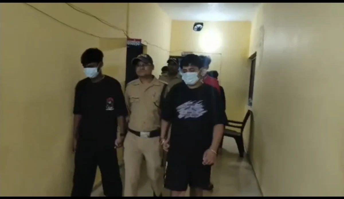 वायरल वीडियो का असर: काठगोदाम में डंडे लहराने वाले 15 युवक चिन्हित, 8 बालिगों पर कार्रवाई