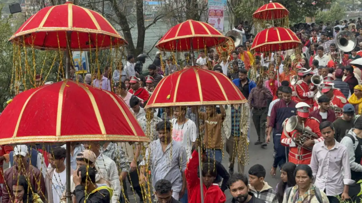 आस्था का सैलाब, जयकारों से गूंजा नैनीताल; पुष्पवर्षा से हुआ नंदा-सुनंदा डोले का भव्य स्वागत