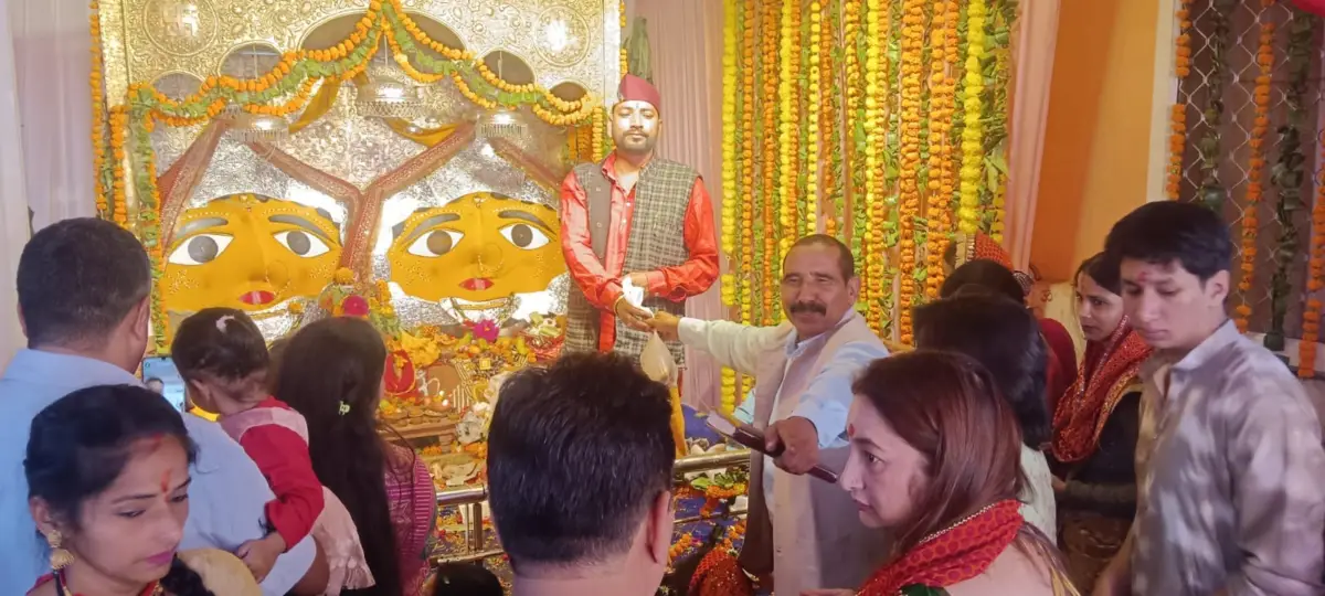 भवाली के नैना देवी मंदिर में पूजा-अर्चना के बाद भुवन आर्य का जनसंपर्क, बजून से नैनीताल तक लोगों से संवाद