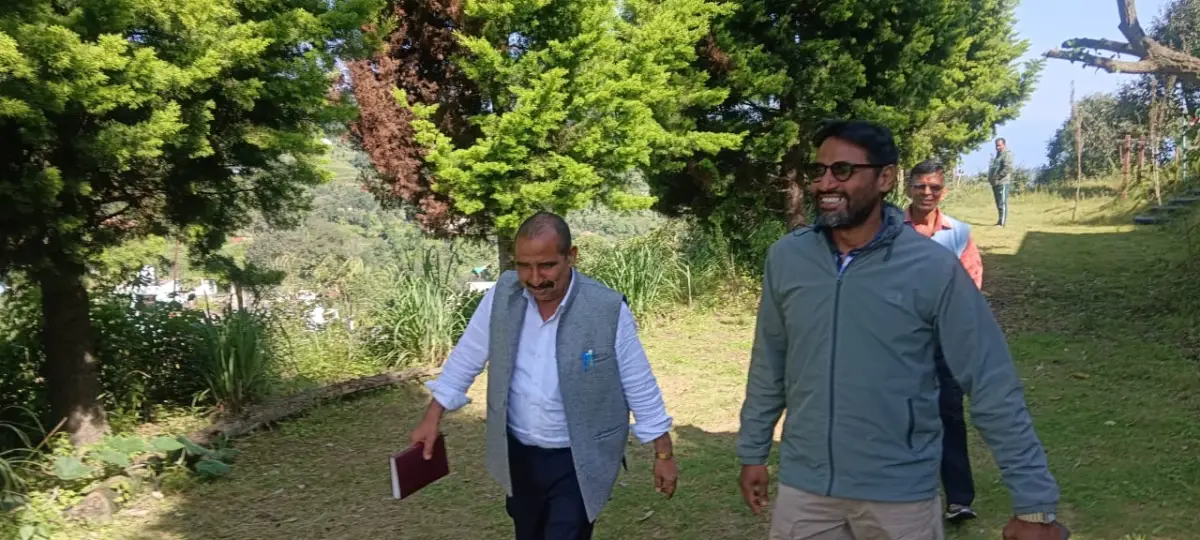 बेतालघाट में डॉ. भुवन आर्य का तूफानी जनसंपर्क, गांव-गांव पहुंचकर लोगों से किया सीधा संवाद