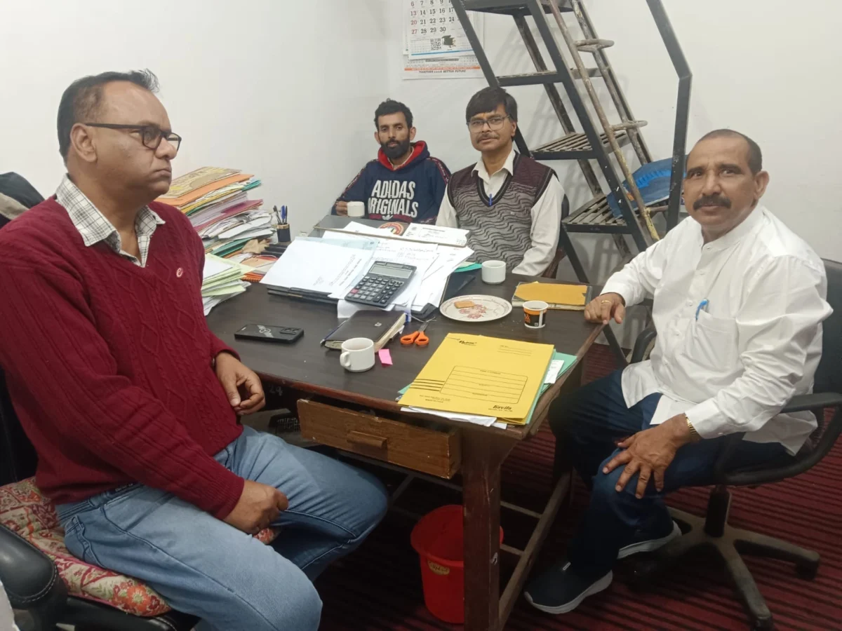 डीएसबी परिसर से गांवों और बाजार तक सक्रिय रहे डॉ. भुवन चंद्र आर्य, शिक्षकों-शोधार्थियों व कार्यकर्ताओं से किया संवाद