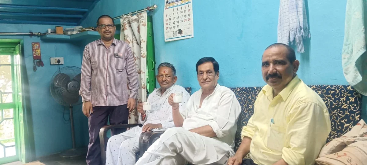 कोटाबाग में गांव-गांव पहुंचे डॉ. भुवन आर्य, किसानों से संवाद कर विकास योजनाओं की दी जानकारी
