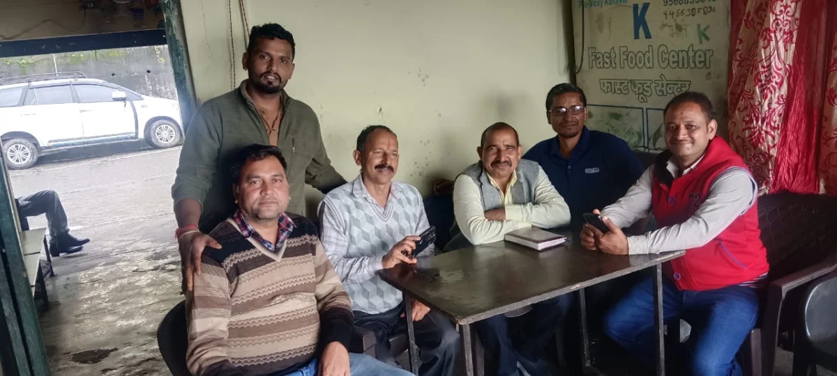 कुमाऊं विश्वविद्यालय के नवनियुक्त कुलपति सतपाल सिंह बिष्ट से मिले डॉ. भुवन चंद्र आर्य, पुष्पगुच्छ भेंट कर दी बधाई