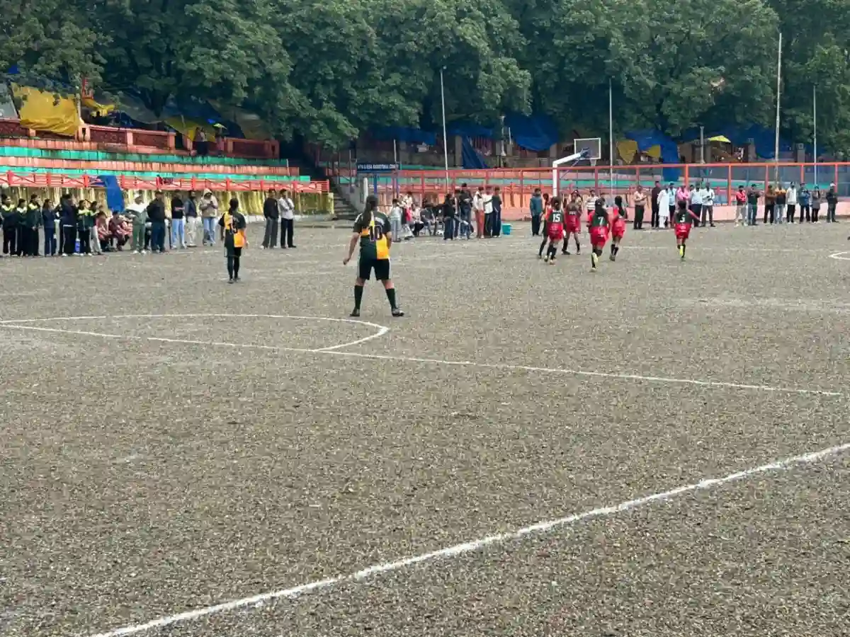 नैनीताल में बेटियों का फुटबॉल जलवा, 9-ए-साइड प्रतियोगिता में दिखा शानदार खेल