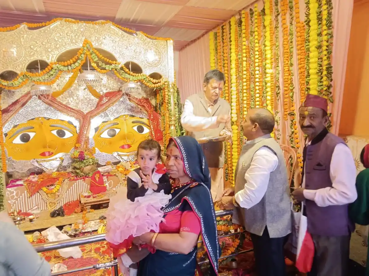 जनता के बीच पहुंचे डॉ. भुवन चंद्र आर्य, नैनीताल विधानसभा में व्यापक जनसंपर्क,मुख्यमंत्री को दिया पुष्पगुच्छ