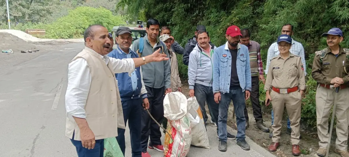 नैनीताल में भुवन आर्य का जनसंपर्क अभियान तेज, कर्मचारी और व्यापारियों से साधा सीधा