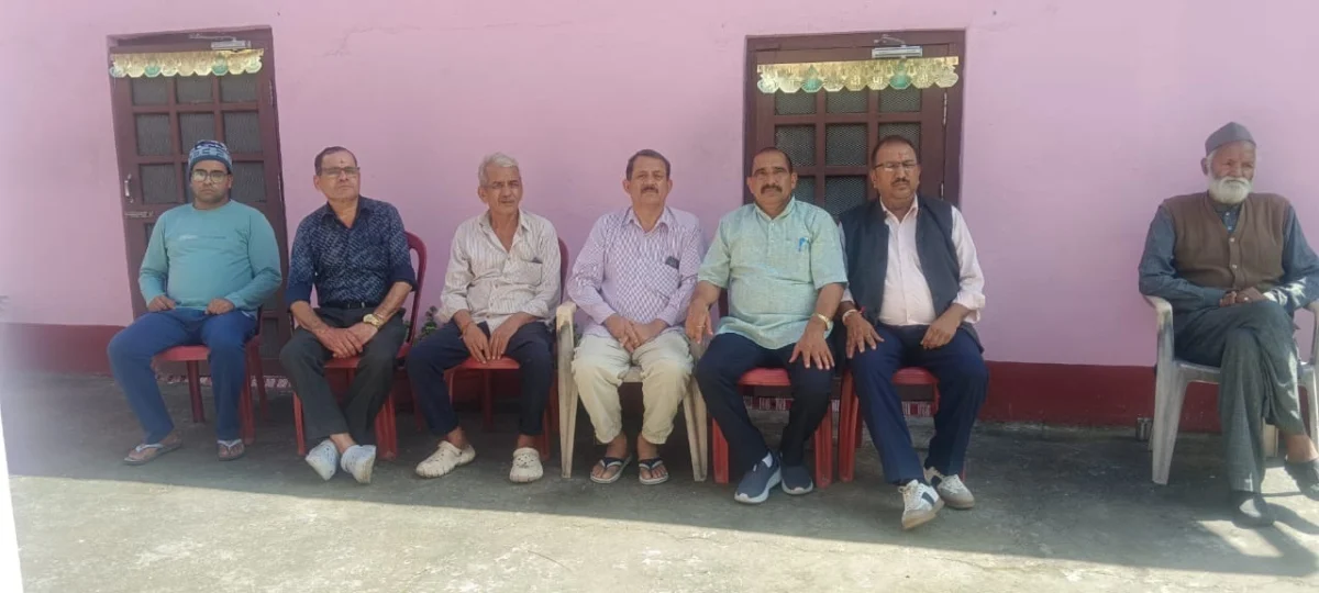 जनसंपर्क में सक्रिय दिखे डॉ. भुवन आर्य, शोकाकुल परिवारों से मिले और विकास योजनाओं पर किया संवाद