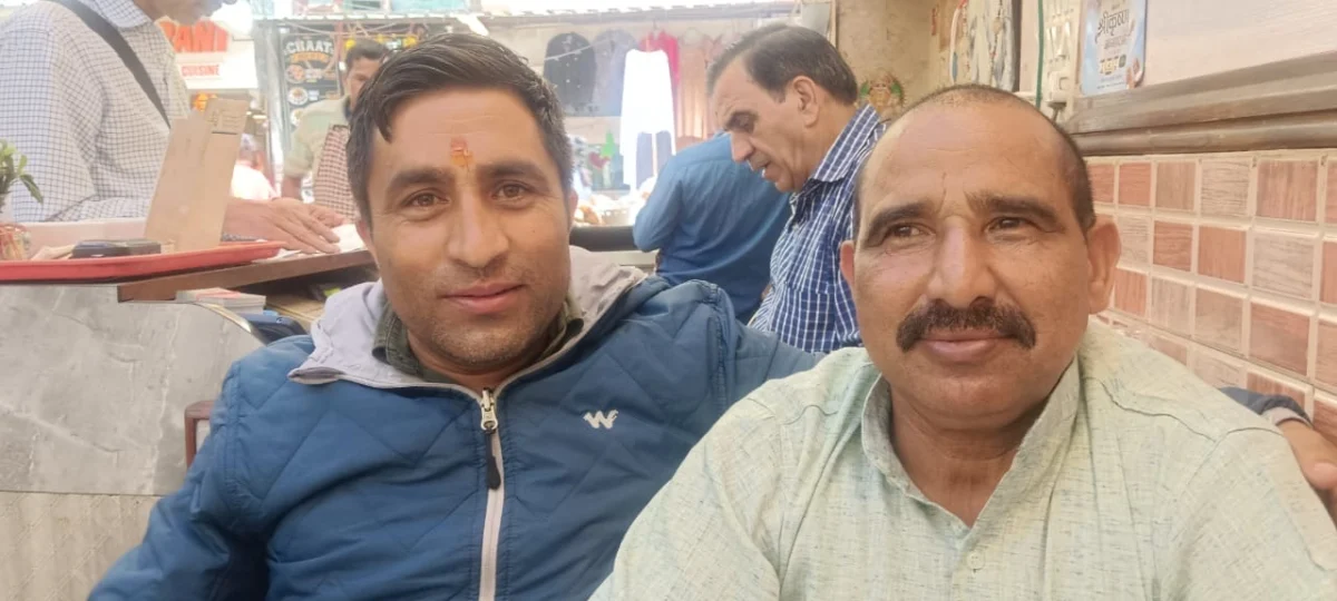 जनसंपर्क में सक्रिय दिखे डॉ. भुवन आर्य, शोकाकुल परिवारों से मिले और विकास योजनाओं पर किया संवाद